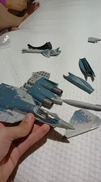 Customer photo — assembling the SU-35 model kit