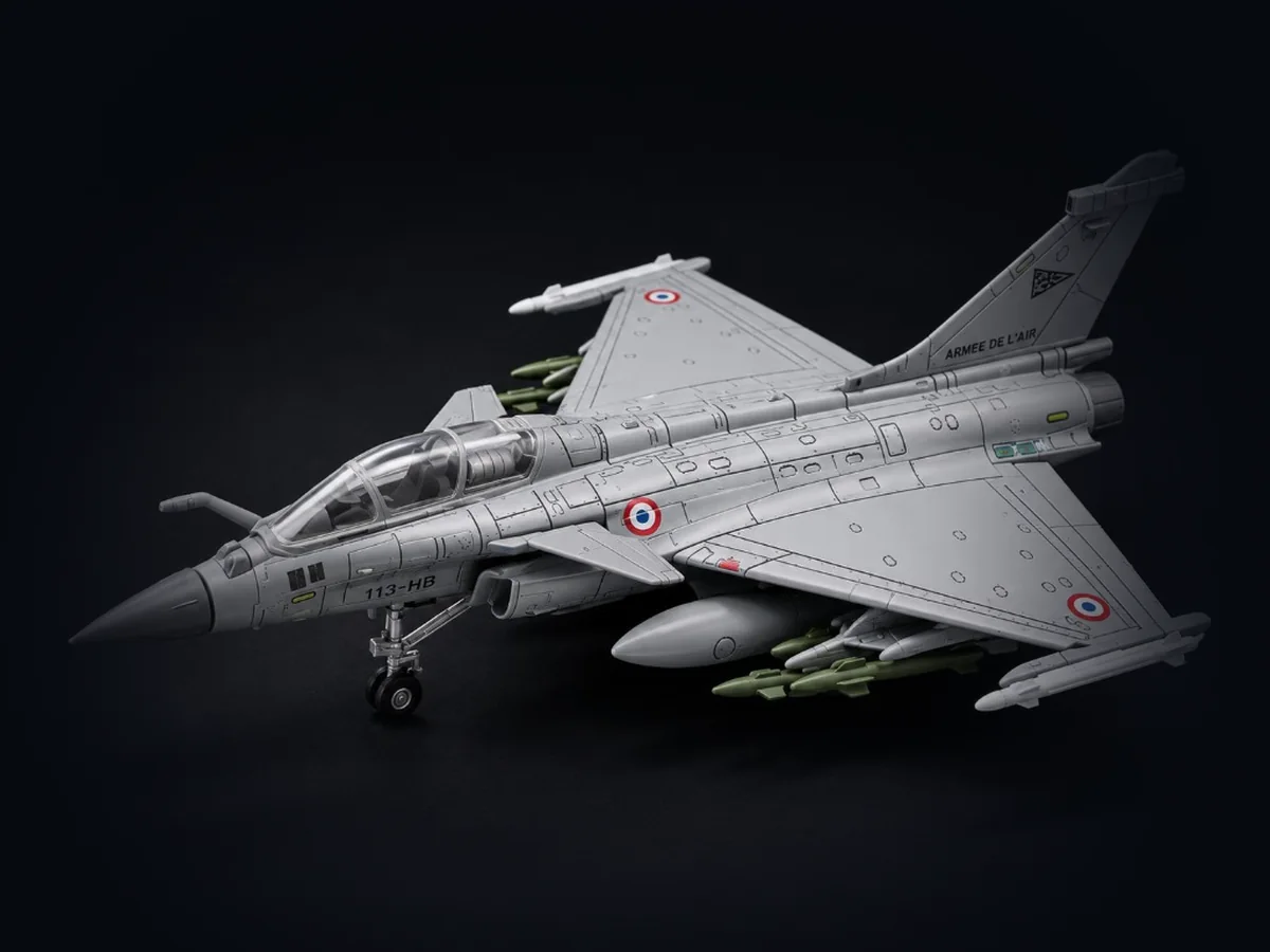 Rafale Omnirole snap-fit model kit on its stand