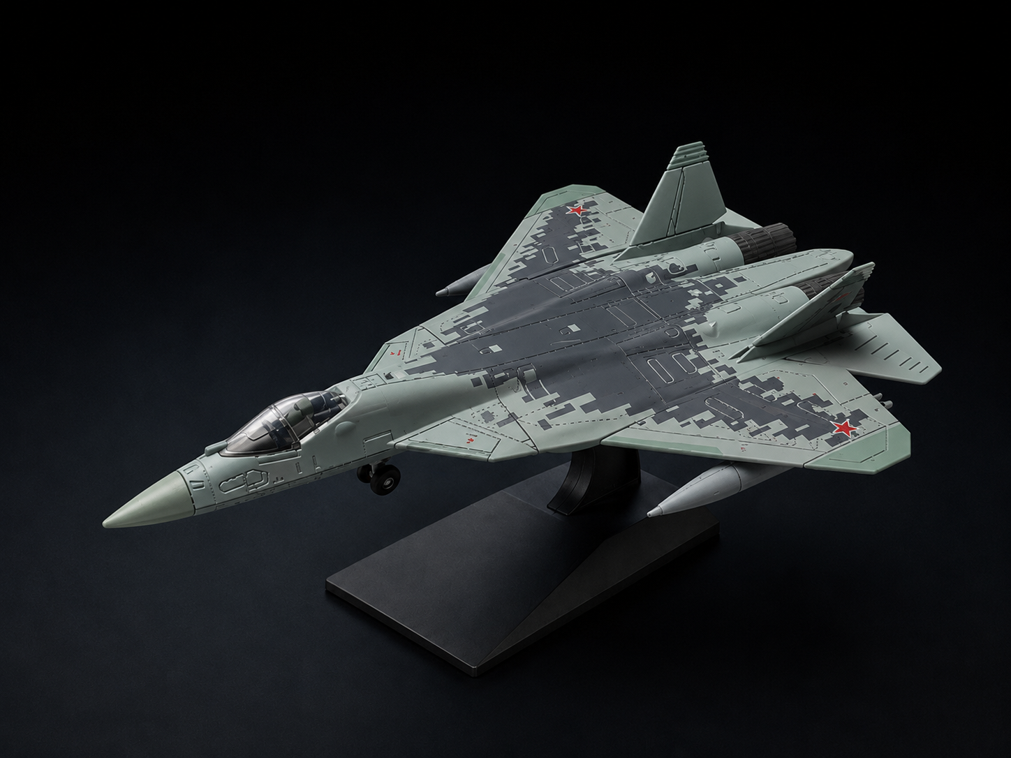 Su-57 Felon 1:72 scale snap-fit model kit with display stand